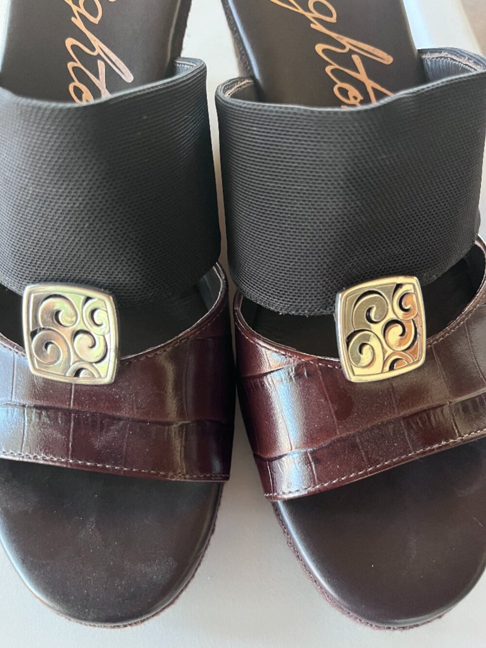 BRIGHTON Brown Croc Embossed Leather Platform Wedge Sandals – Size 6.5